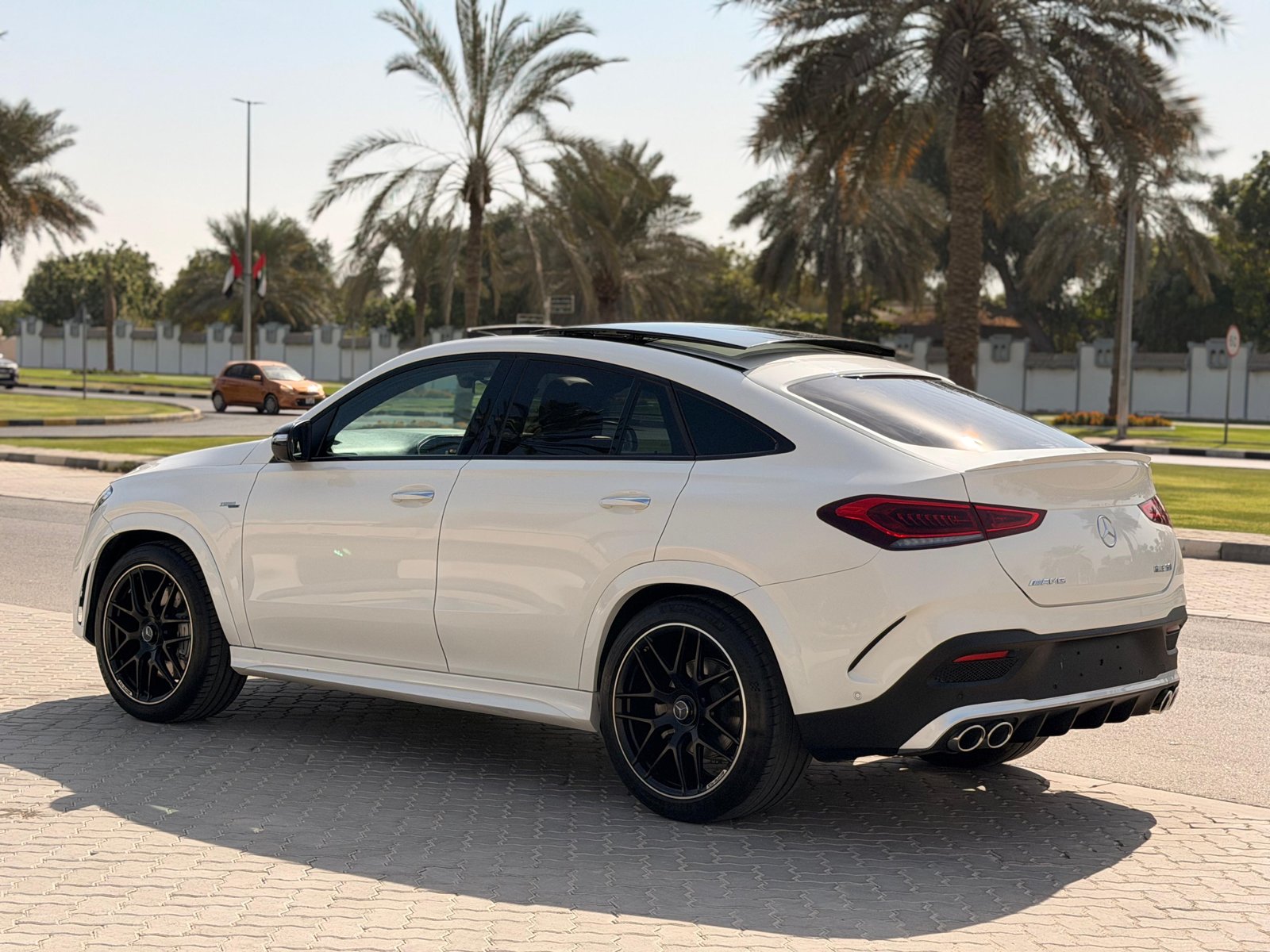 Mercedex Benz GLE53 2022 White image